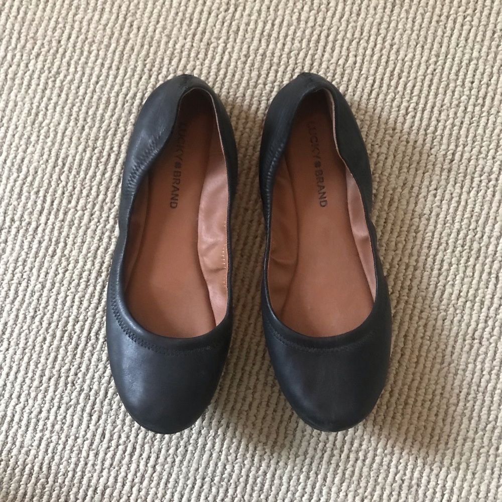 black ballet flats